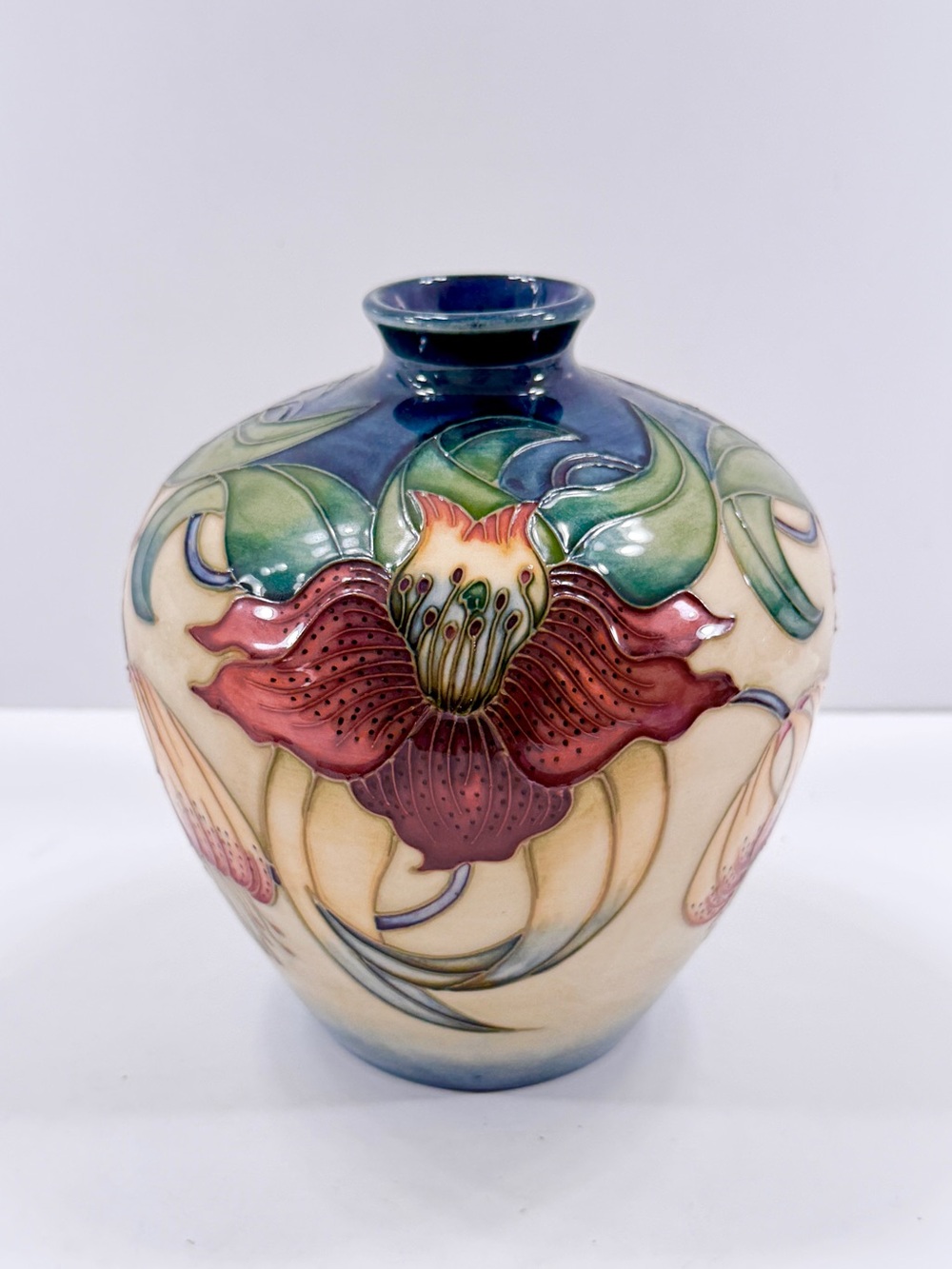 Moorcroft Pottery Vase 7" Red Lily Tube-Lined Cream Ground 1998 Signed RARE Vtg